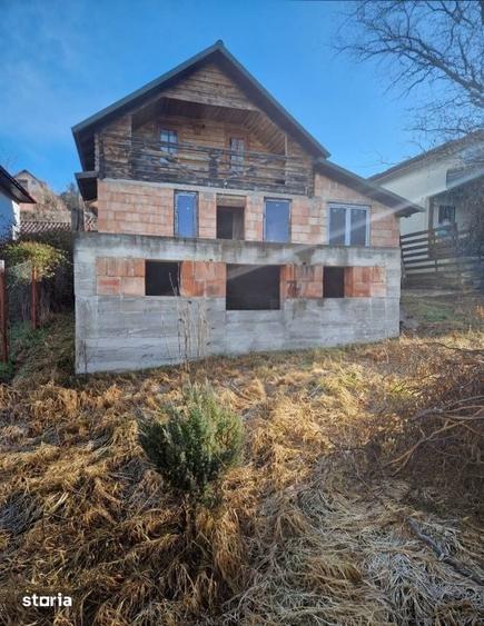 Casă cu 3 camere cu Teren 720 Mp în Apahida