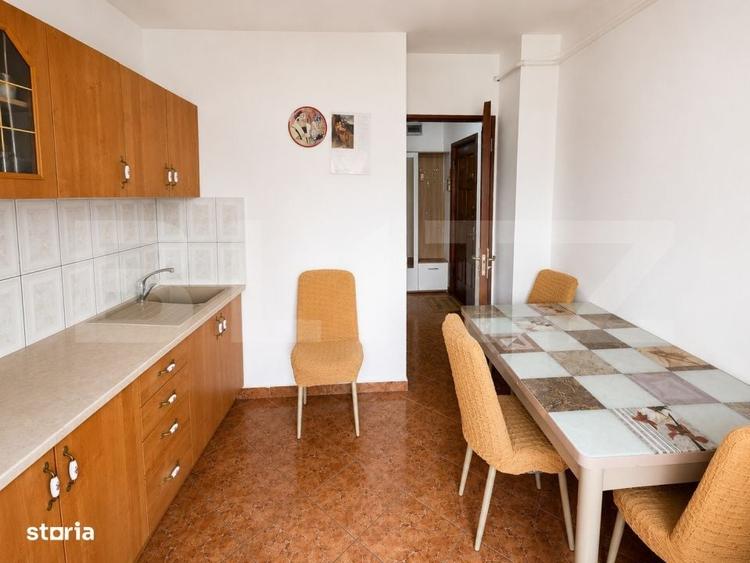 Apartament cu 3 camere decomandat în Micro 12