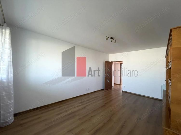 Apartament cu 3 camere decomandat în Dristor