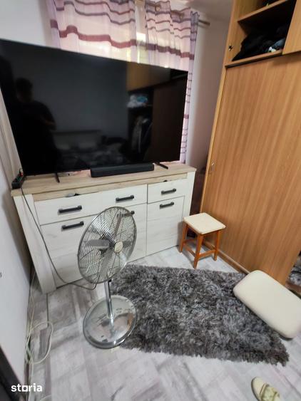 Apartament cu 2 camere semidecomandat în Craiovița Nouă