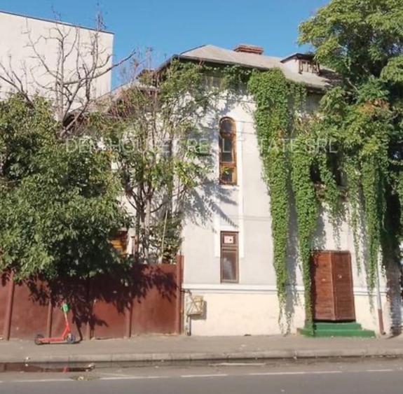 Casă cu 3 camere cu Teren 100 Mp în Unirii
