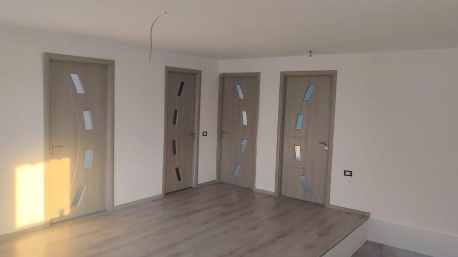 Casă individuală cu 5 camere cu Teren 230 Mp în Lumina