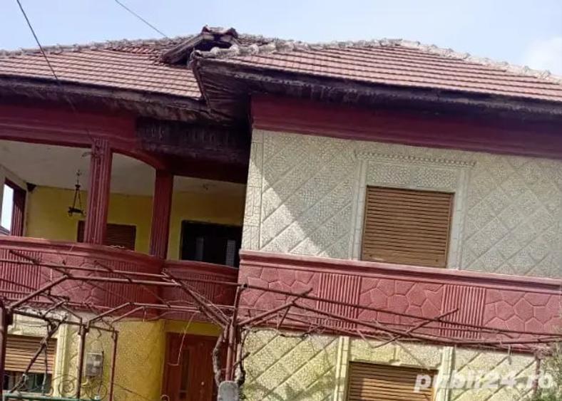 Casă cu 6 camere cu Teren 3000 Mp în Tismana