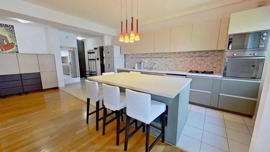 Apartament cu 3 camere semidecomandat, mobilat în Iancu Nicolae