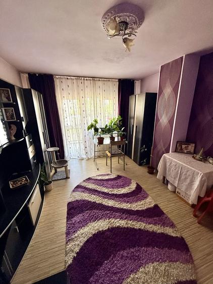 Apartament cu 3 camere decomandat în Bârzești