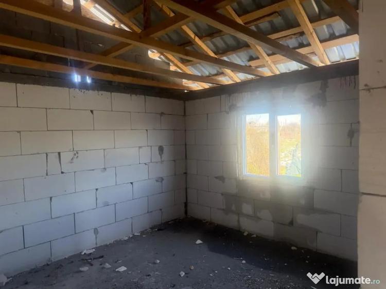 Casă cu 3 camere cu Teren 560 Mp în Coșoveni