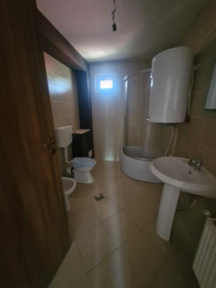 Casă cu 8 camere cu Canalizare în Săftica