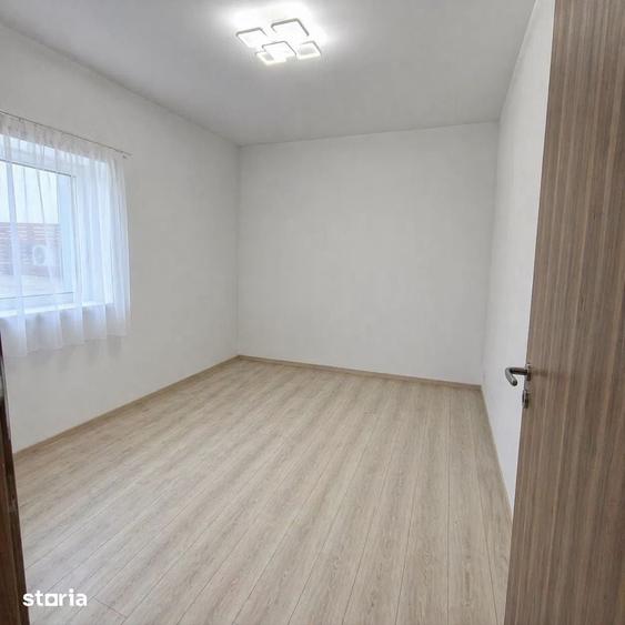 Casă individuală cu 4 camere cu Canalizare în Central