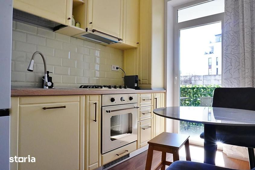 Apartament cu 3 camere decomandat în Exterior Vest
