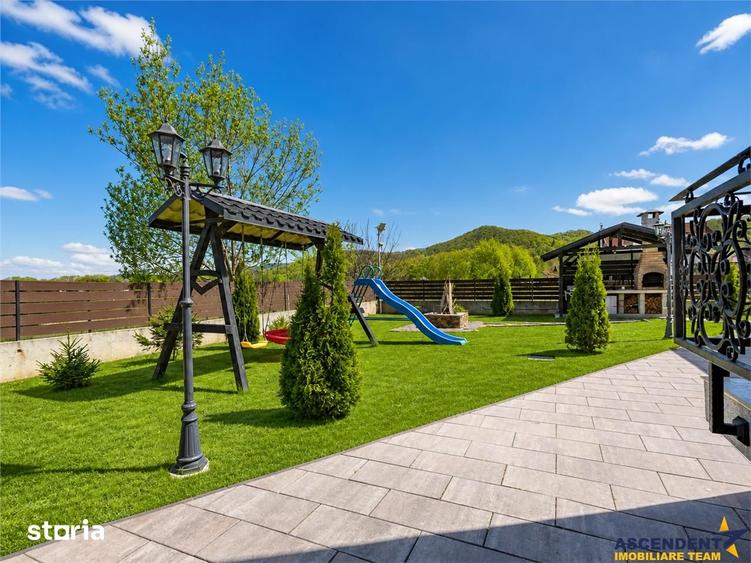 Casă cu 5 camere cu Teren 1250 Mp în Glăjărie