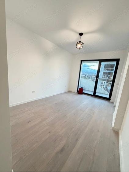 Apartament cu 3 camere semidecomandat în Florești