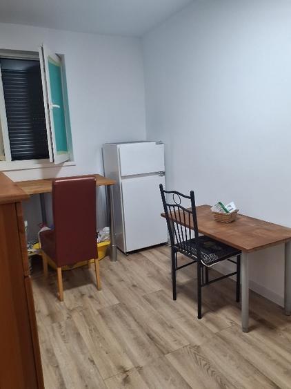 Apartament cu 2 camere semidecomandat, mobilat în Rahova