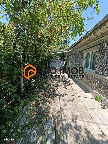 Casă cu 4 camere nedecomandat în Central