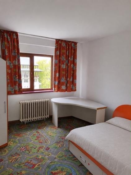 Apartament cu 3 camere decomandat, mobilat în Nicolina