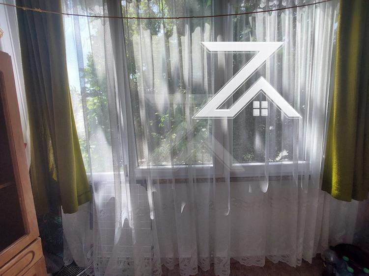 Apartament cu 3 camere decomandat, mobilat în Rovine