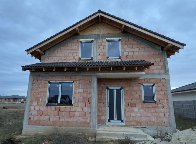 Casă cu 5 camere cu Teren 500 Mp în Sântandrei