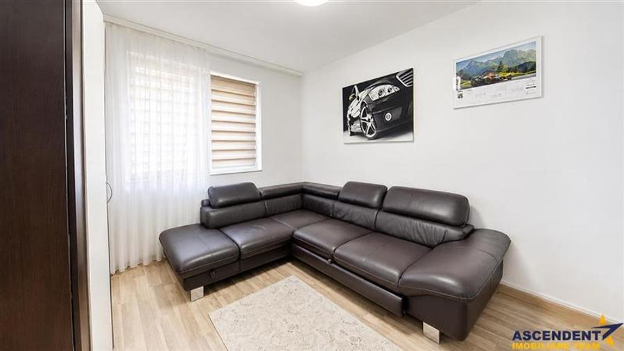 Apartament cu 2 camere nedecomandat în Tractorul