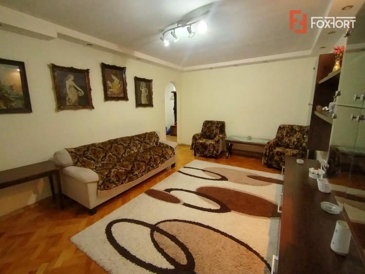 Apartament cu 3 camere decomandat, mobilat în Soarelui