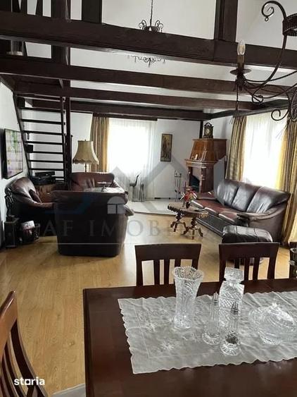 Casă cu 8 camere cu Teren 481 Mp în Sărărie