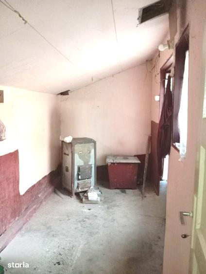 Casă cu 4 camere cu Teren 1200 Mp în Buteni