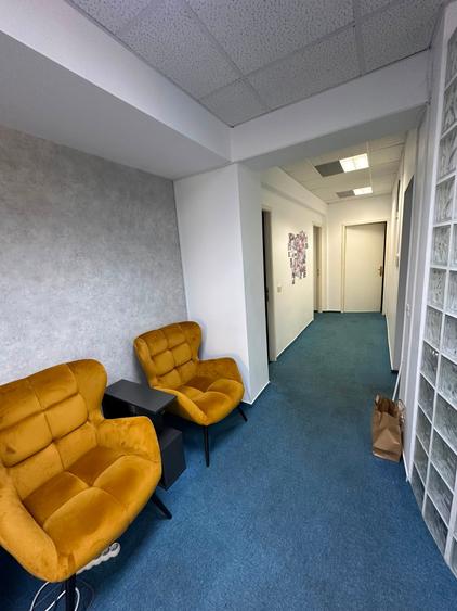 Apartament cu 4 camere decomandat în Primăverii