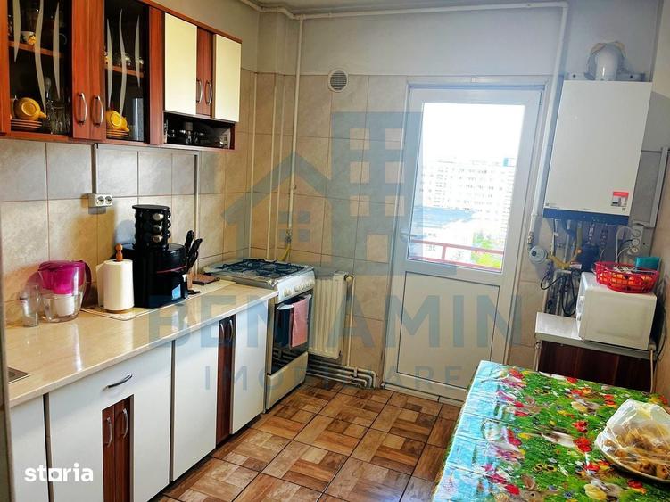 Apartament cu 3 camere decomandat în Astra