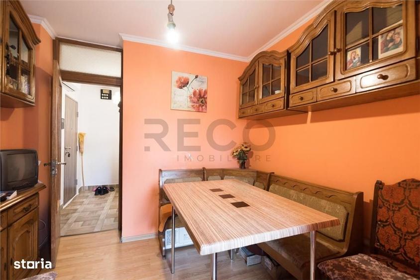 Apartament cu 3 camere decomandat în Salca