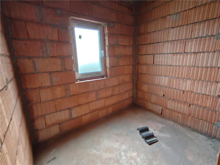 Duplex cu 4 camere cu Canalizare în Moșnița Veche