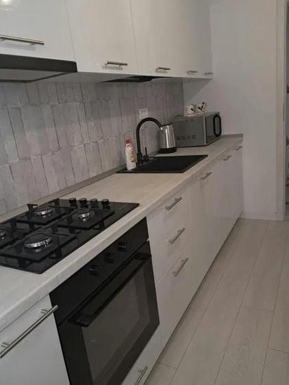 Apartament cu 2 camere decomandat, mobilat în Central
