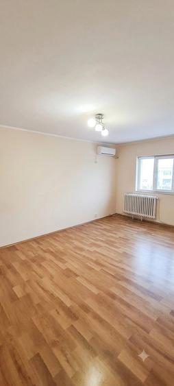 Apartament cu 3 camere decomandat în Tecuci