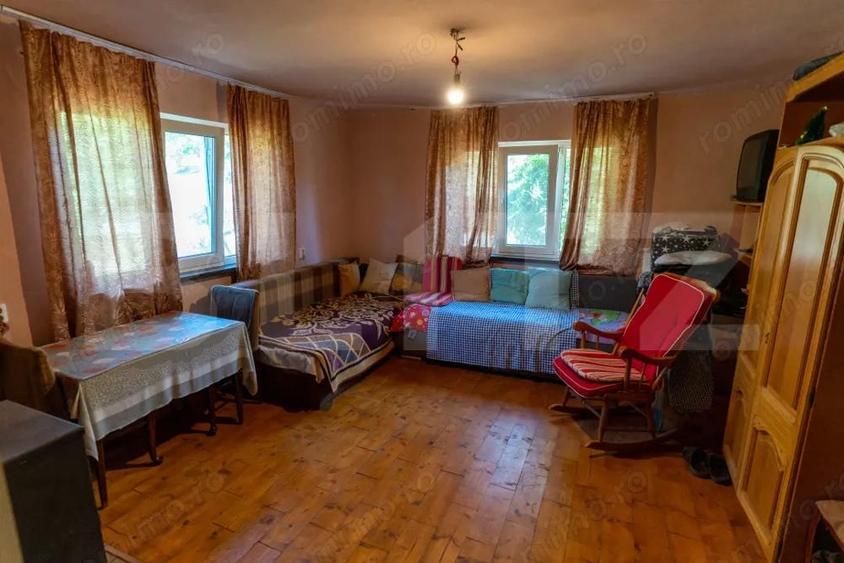 Casă cu Teren 4000 Mp în Rovina (Brănișca)