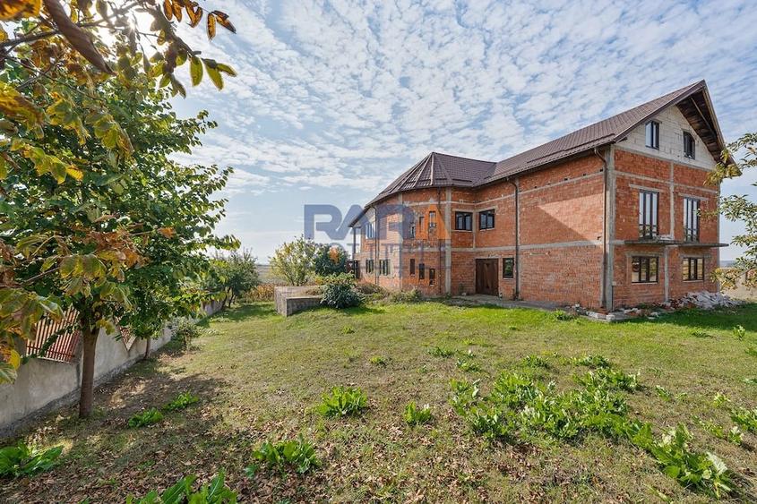 Casă cu 2 camere cu Teren 3600 Mp în Bâra