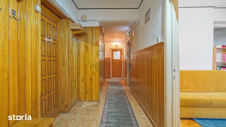 Apartament cu 4 camere decomandat, mobilat în Vlahuță
