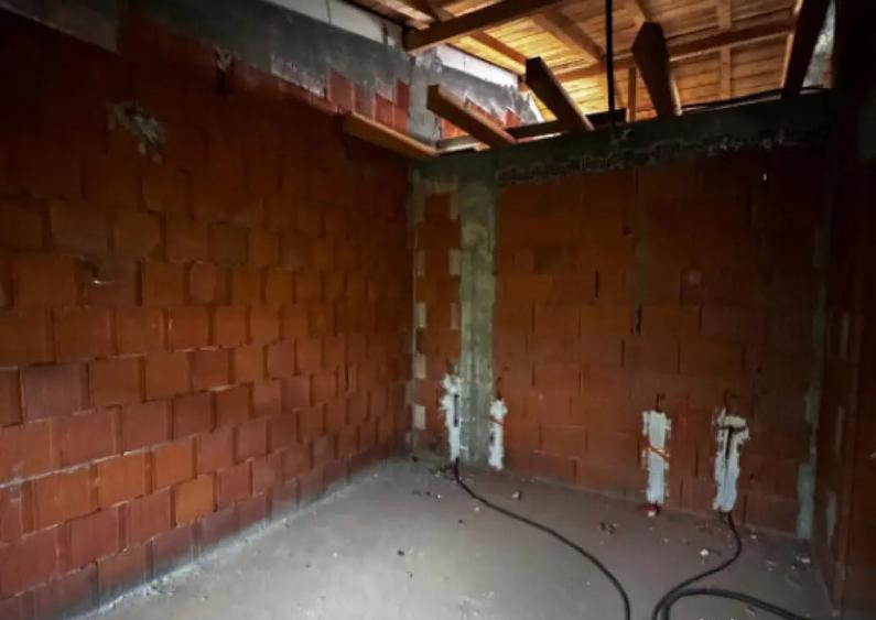 Casă cu 7 camere cu Teren 301 Mp în George Enescu