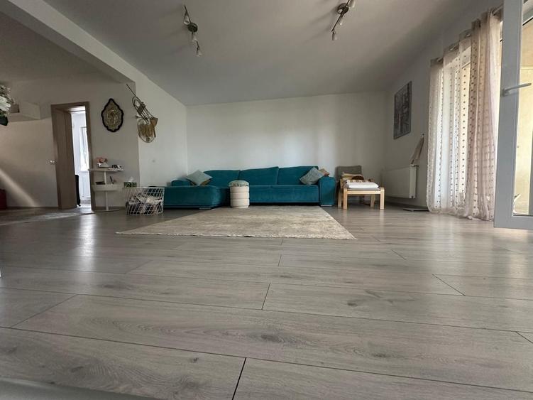 Casă individuală cu 5 camere cu Canalizare în Nord