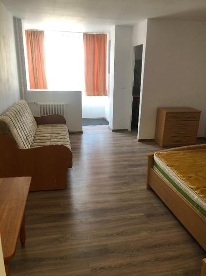 Garsonieră decomandată, mobilată în Take Ionescu
