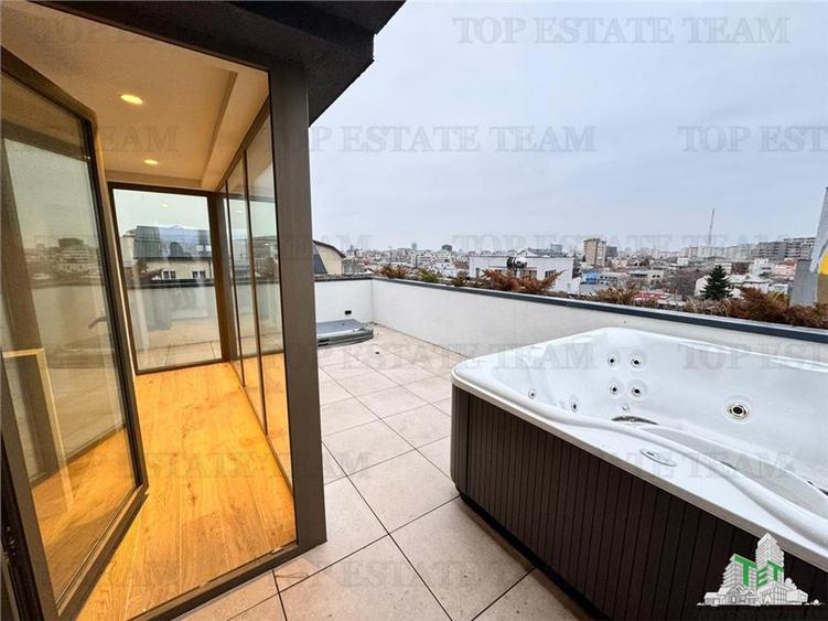 Penthouse cu 4 camere decomandat în Dacia