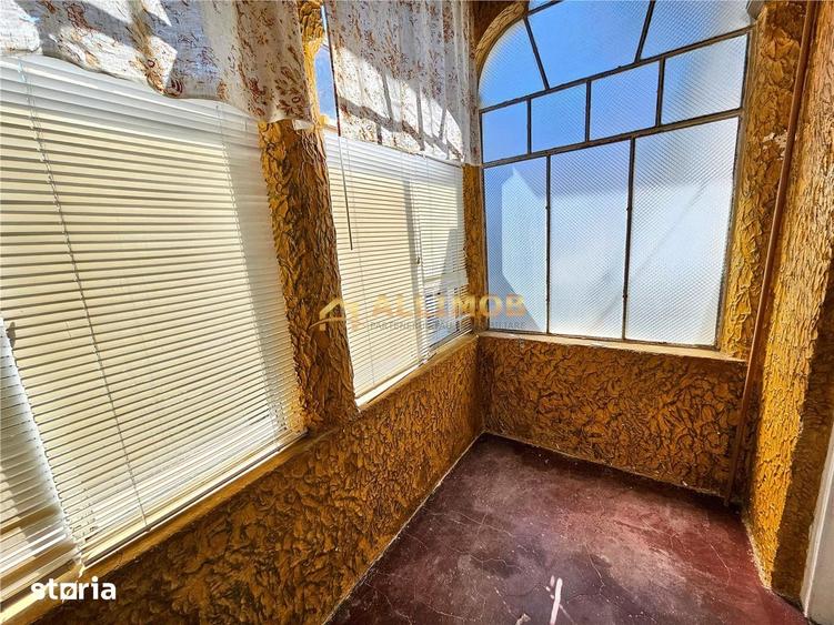 Casă cu 4 camere semidecomandat cu Teren 274 Mp în Ana Ipătescu