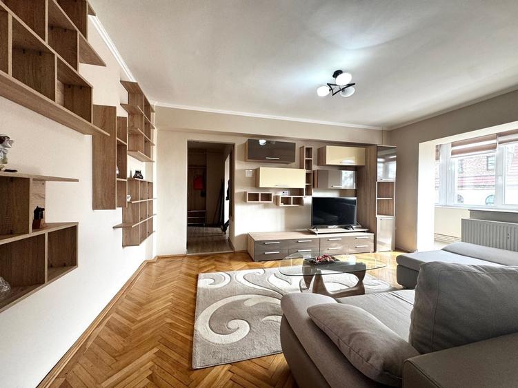 Apartament cu 2 camere semidecomandat, mobilat în Ultracentral