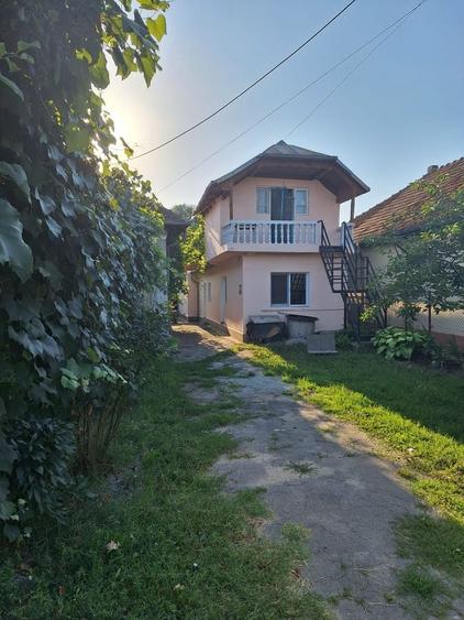 Casă cu 4 camere în Goranu