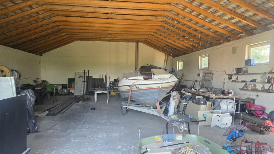Casă cu 4 camere în Pecineaga