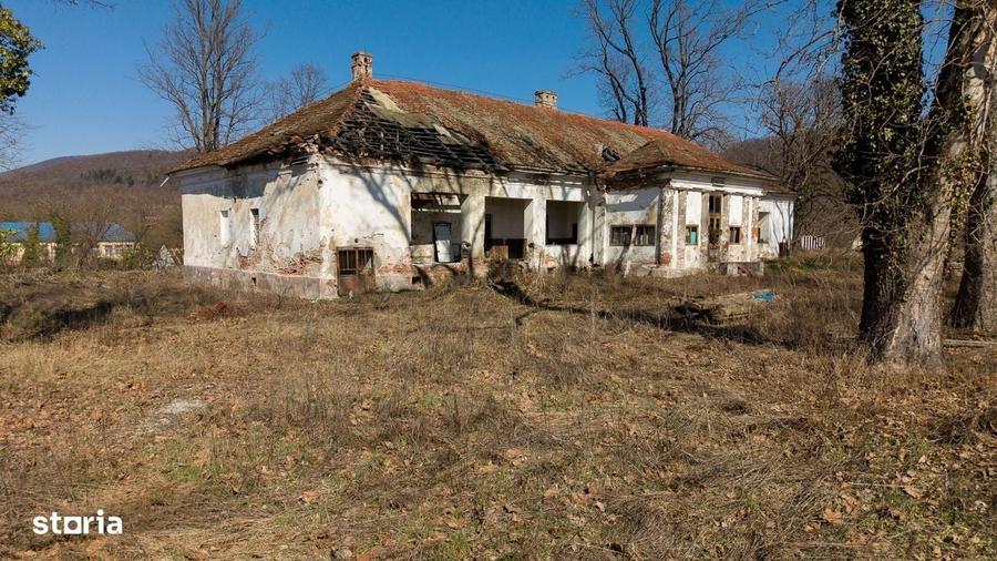 Casă cu 4 camere în Jupani