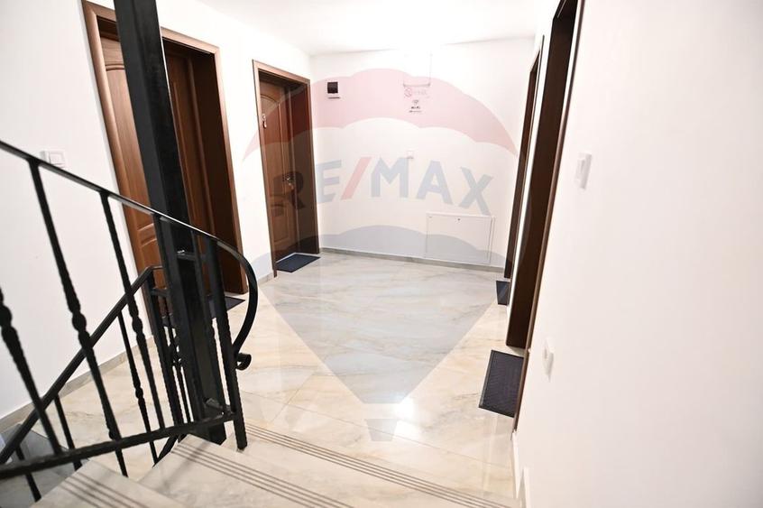 Hotel/Pensiune, de 342 mp, în Baia de Fier