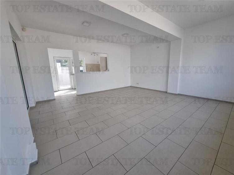 Casă individuală cu 5 camere cu Teren 250 Mp în Odăi