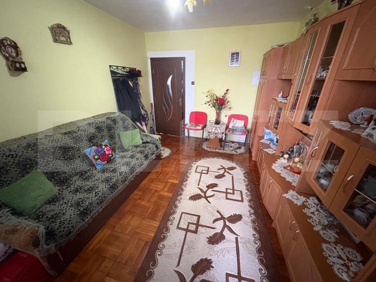 Apartament cu 3 camere decomandat, mobilat în Minerul