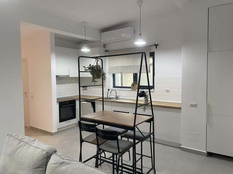 Apartament cu 3 camere în Tineretului