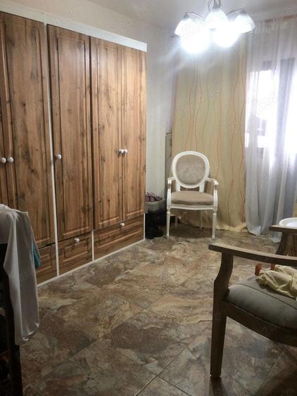 Apartament cu 4 camere decomandat în Găești