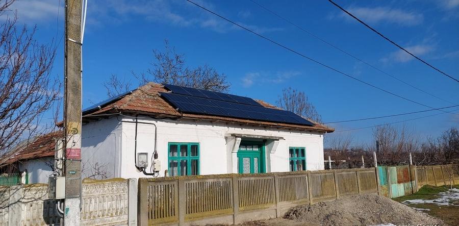 Casă cu 2 camere cu Teren 2200 Mp în Central