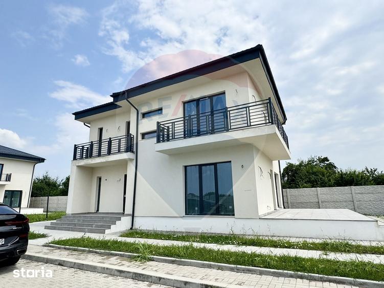 Casă cu 4 camere cu Teren 446.92 Mp în Corbeanca