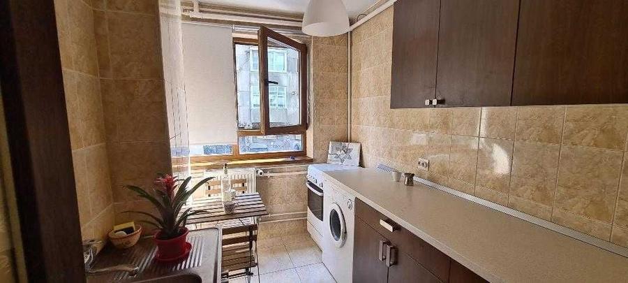 Apartament cu 2 camere decomandat în Sala Palatului
